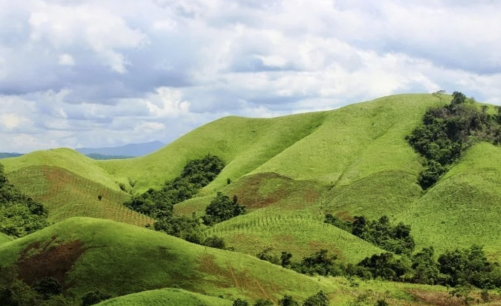 colina conica bukit teletubbies nusa penida